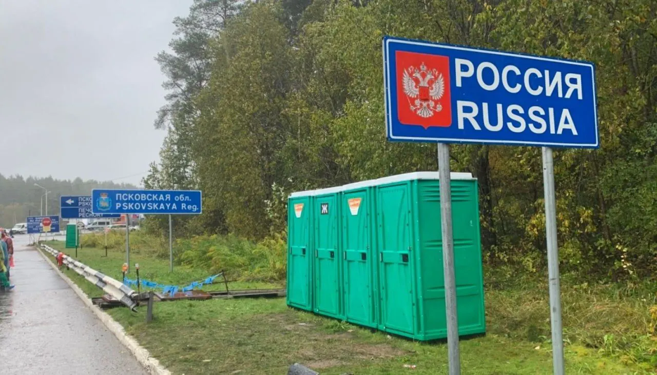 В 21-м пакете санкций Евросоюз предлагает полностью запретить въезд в Шенген для россиян, служивших в армии или в прокси‑группах с начала полномасштабного вторжения в Украину. Остаются вопросы по критериям отбора и применению мер к призывникам и дезертирам.