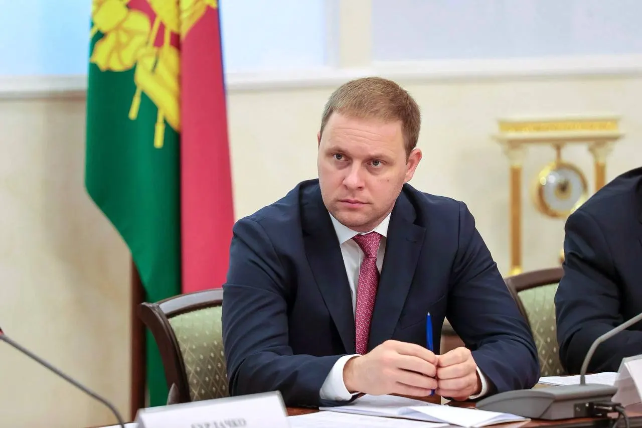 Швец, более десяти лет работавший в органах власти и курировавший вопросы туризма и инвестиций, возглавил госкорпорацию «Туризм РФ».