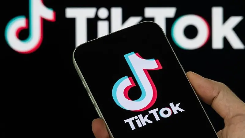 Российские власти наложили штраф в размере 3 млн рублей на TikTok после того, как платформа не удалила две видеозаписи, признанные «пропагандой нетрадиционных сексуальных отношений».