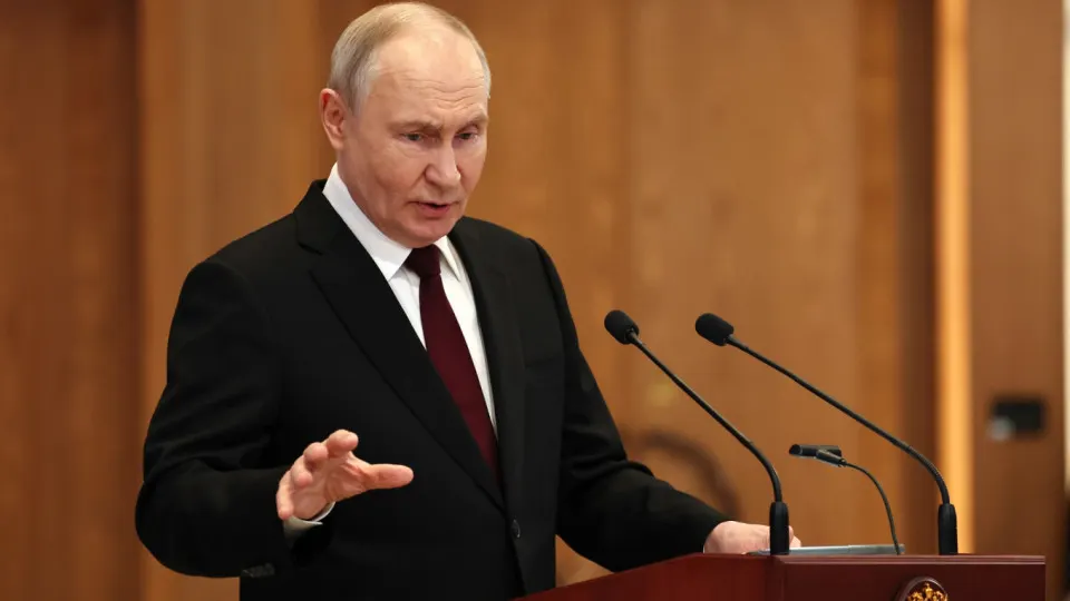 Президент заявил, что Россия может ответить ударами по государствам Европы, если с их территории будут запускать беспилотники по российским объектам. Российские спецслужбы также сообщили о подготовке запусков с баз в Латвии; балтийские страны отвергают эти обвинения.