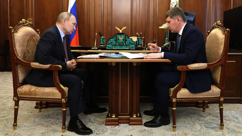 Президент поручил властям стимулировать рост инвестиций, но высокие ставки, бюджетная экономия, страхи бизнеса и проблемы с поставками тормозят приток средств в реальный сектор.