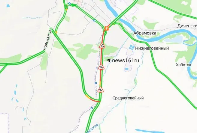 Заторы на трассе М‑4 в направлении Ростова: около Аюты — 3 км, в районе Каменска‑Шахтинского — 5 км. Водителям советуют выбирать объездные пути.