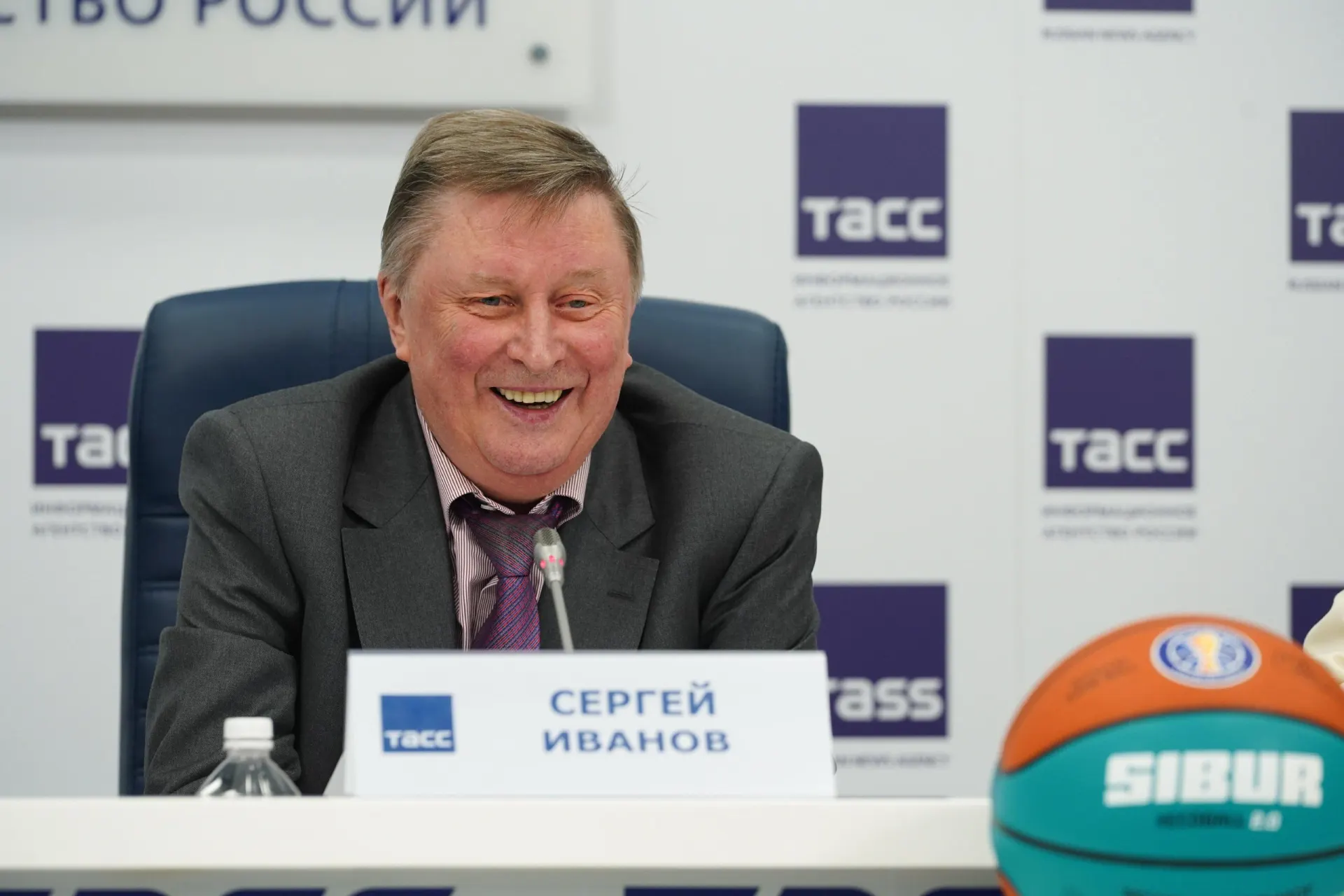 Близкий друг рассказал, что общались с ним всего три дня назад. Государственный деятель умер в возрасте 73 лет; официальных подробностей пока нет.