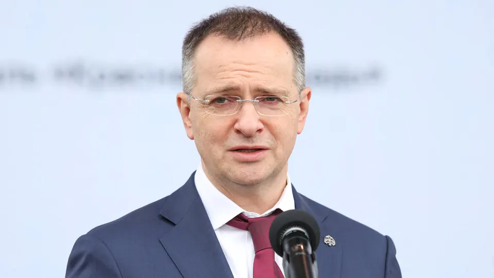 Владимир Мединский призвал усилить контроль качества на всех этапах кинопроизводства, выступил за механизмы отбора и ограничение показа фильмов, которые государство считает «некачественными»; обсуждаются приоритеты госфинансирования и создание экспертного совета по историческому контенту.