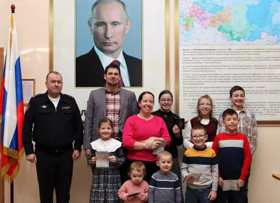 В 2025 году 1 112 иностранцев оформили специальные визы для переезда в Россию по программе «традиционных ценностей», сообщили в МИД.