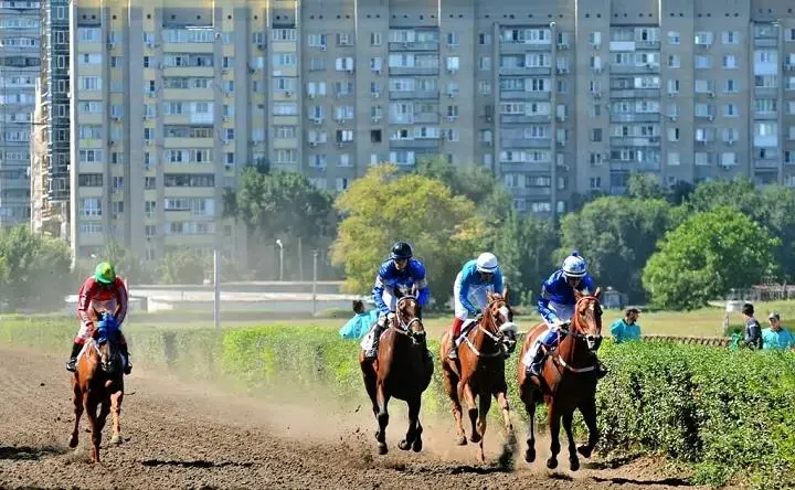 Ипподром внесён в список вновь выявленных объектов культурного наследия — теперь строительство на его территории возможно только с согласования с властями. Ранее суд вернул объект в собственность государства.