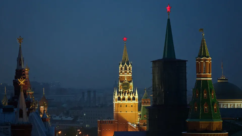 Утечка планов Агентства социального проектирования показывает намерение создать клоны «энциклопедий», фальшивые СМИ и фиктивные аналитические центры для обучения ИИ и улучшения позиций кремлёвских нарративов в поиске и чат‑ботах.