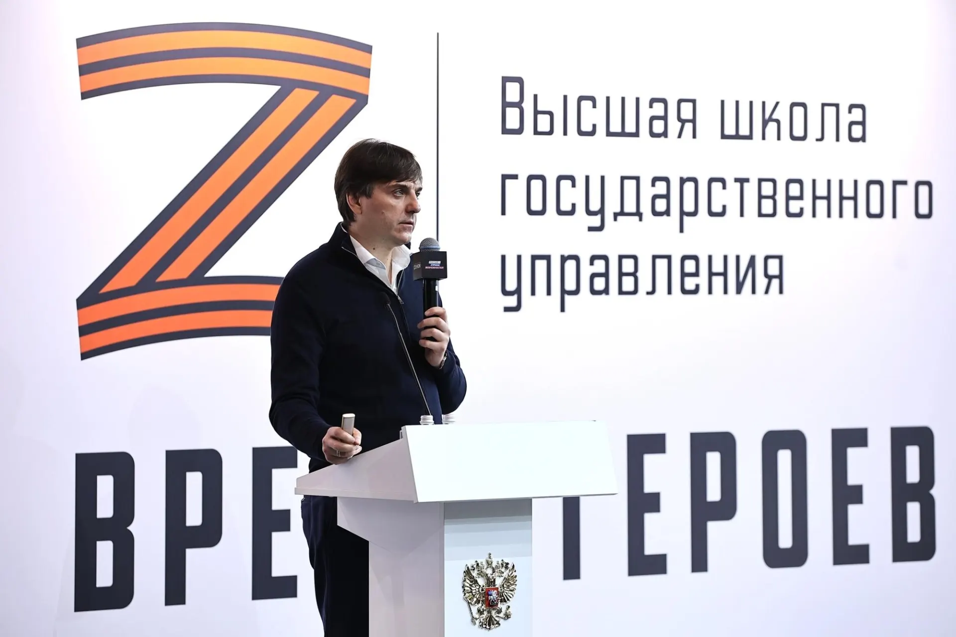 С 1 сентября 2026 года в предмете «Основы безопасности и защиты Родины» (ранее — ОБЖ) доля начальной военной подготовки вырастет с 20% до 50% учебного времени, заявил министр просвещения Сергей Кравцов на встрече с участниками программы «Время героев».