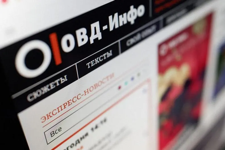 Росфинмониторинг включил в реестр несколько правозащитных и культурных организаций. Присвоение «экстремистского» статуса влечёт уголовную ответственность для участников, жертвователей и пользователей их услуг.