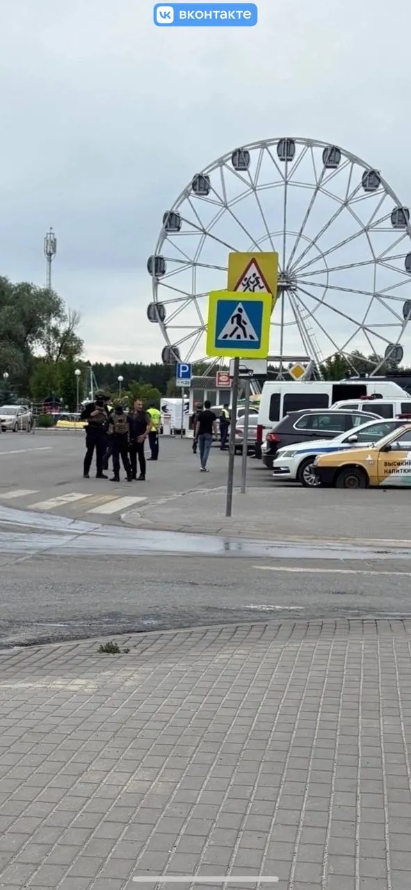 Жительница Пензы сообщила, что двоих мужчин задержали в микрорайоне Ахуны и увезли в Ростов; позже связь с ними пропала. Ранее в регионе отмечали случаи массовых задержаний и принуждения к подписанию контрактов.