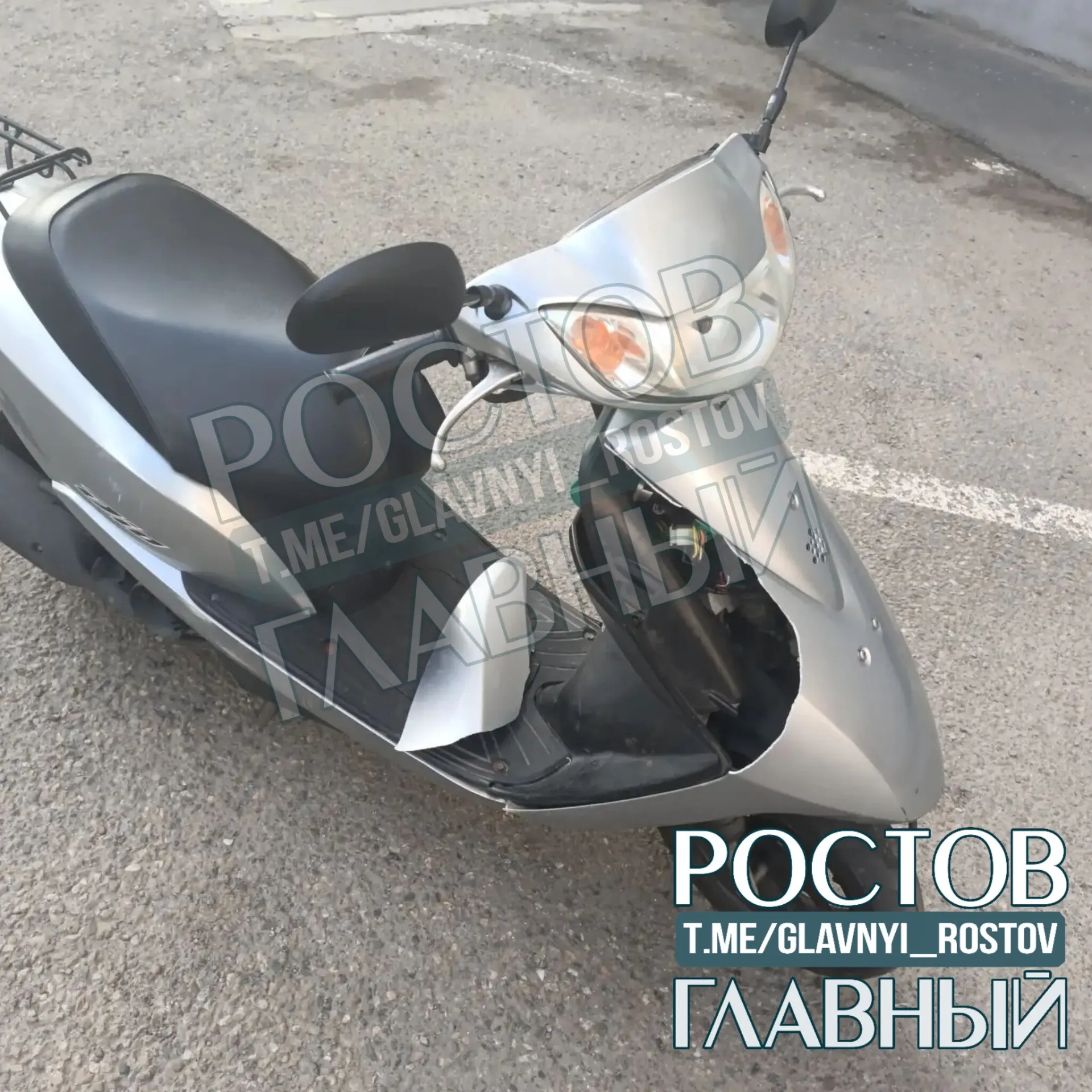 В Ростове-на-Дону двое попытались угнать скутер: при неудачной попытке злоумышленники повредили панель и провода. Владелец подал заявление в полицию, у следствия есть видеозапись.