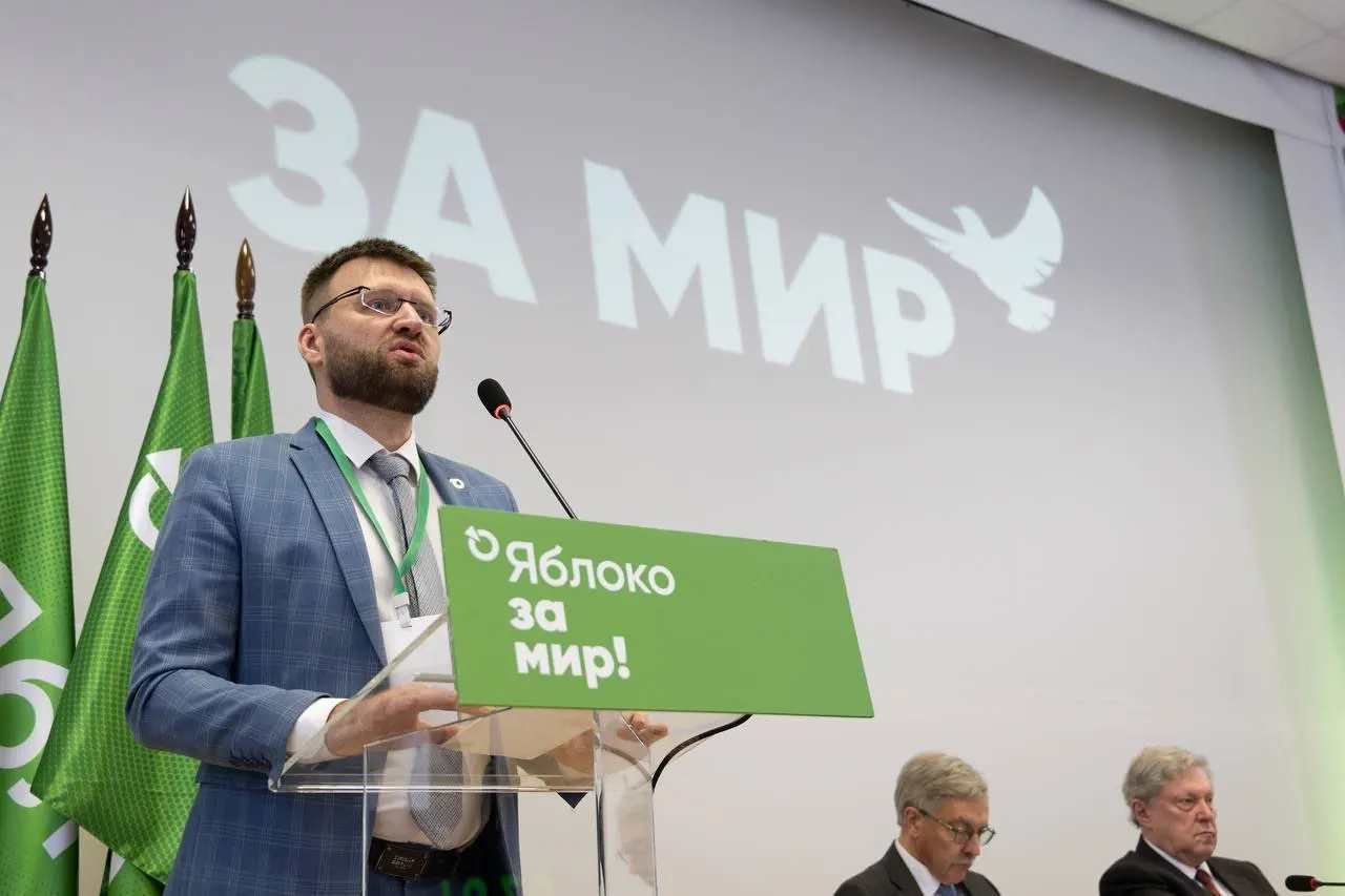 Минюст отклонил ходатайство Владимира Дорохова об исключении из реестра «иностранных агентов», сославшись на «факты ведения политической деятельности»: поздравление от руководства партии, участие в судах и памятных акциях, а также видеоролик с бумажными самолётиками.