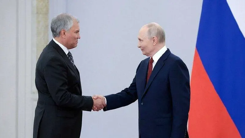 После вручения ордена «За доблестный труд» спикер Госдумы отметил вклад президента в становление партийной системы и отчитался о результатах работы думы текущего созыва.