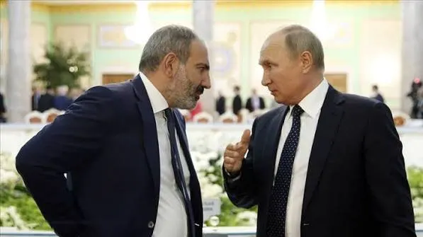 Премьер Армении Никол Пашинян в телефонном разговоре с президентом России потребовал снять ограничения на импорт армянской продукции и призвал ускорить проведение общенационального референдума; из‑за запретов товарооборот между странами сократился на 21,5% за первые пять месяцев 2026 года.