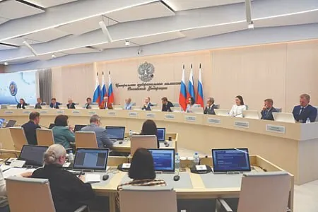 В проекте постановления Центризбиркома запланированы исключения из партсписка «Яблока». Если из списка выбывает четверть кандидатов, партия может быть снята с выборов; в регионах уже фиксируют штрафы, задержания и другие ограничения.