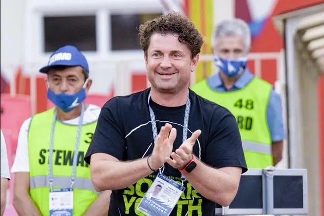 Бизнесмен Андрей Чайка стал новым гендиректором футбольного клуба «Ростов». Он сменил Игоря Гончарова и займётся стратегией развития, подготовкой резервов в академии и усилением коммерческого блока.