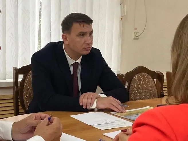 Суд отклонил ходатайство защиты о домашнем аресте. Чиновника задержали 22 июня в Ставропольском крае по подозрению в хищении как минимум 60 млн рублей; возможно, речь также о дополнительных 23 млн.