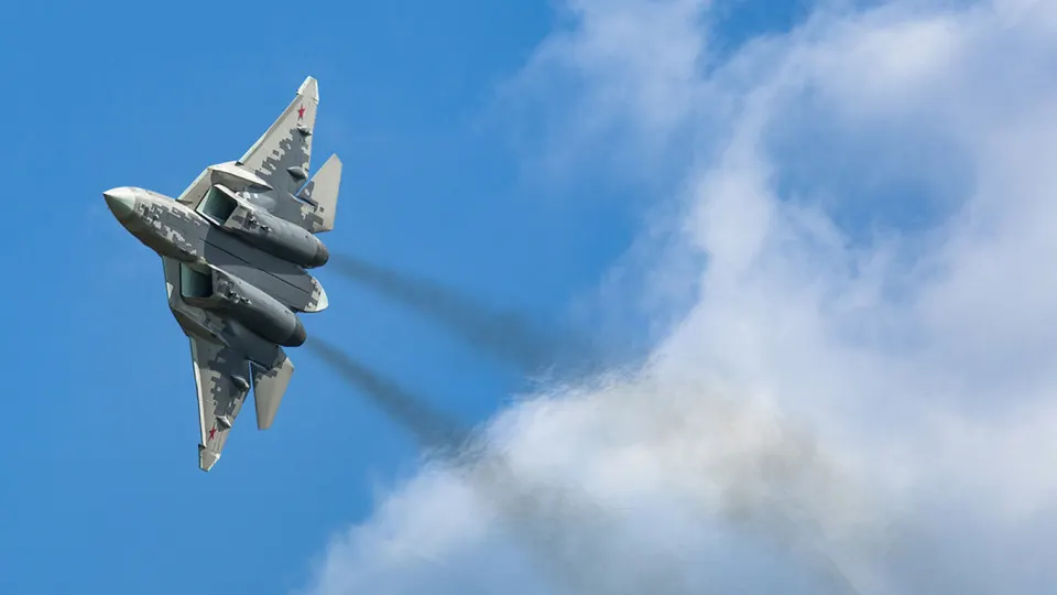 Министерство направило требование об уплате неустойки по контракту «Дисплей‑И7». Проект по разработке газоразрядных видеомодулей задержан более шести лет — срок сдачи третьего этапа истёк в 2019 году. Одновременно сокращаются бюджетные средства на развитие отечественной электроники.
