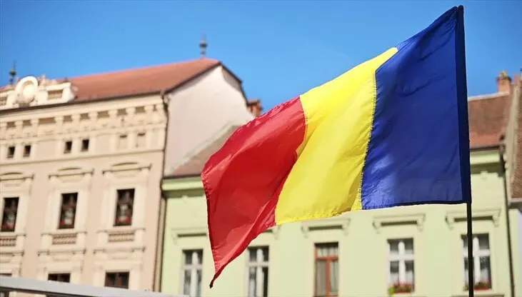 Бухарест объявил одного из сотрудников дипмиссии РФ персоной нон грата после того, как 24–26 июля румынские военные сбили три беспилотника; диплому показали обломки одного из аппаратов. Также для консультаций отозван румынский посол в Москве.