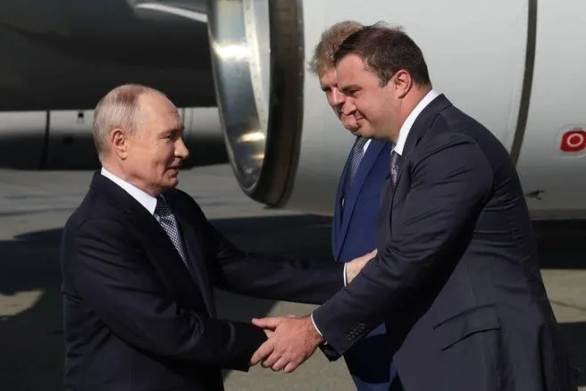 На рабочей встрече обсуждали темпы роста ВРП, рост сельского хозяйства, снижение промышленного производства и решение долгосрочных проблем — от недостроенного метро до статуса обманутых дольщиков.