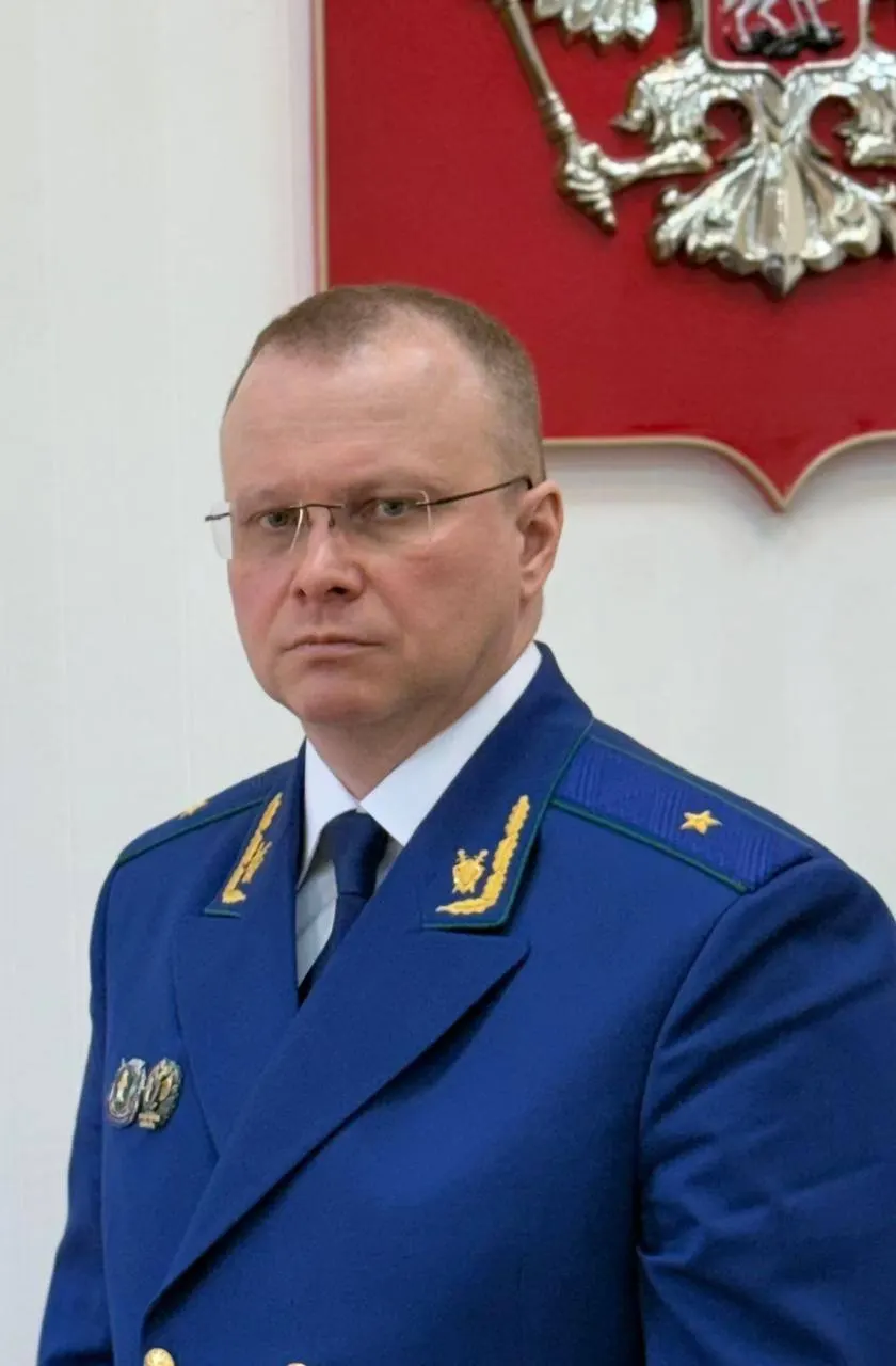 Президент России назначил Бориса Анатольевича Новикова прокурором Мурманской области. Новиков работает в органах прокуратуры с 2001 года и ранее занимал руководящие должности в Северо‑Западном федеральном округе.