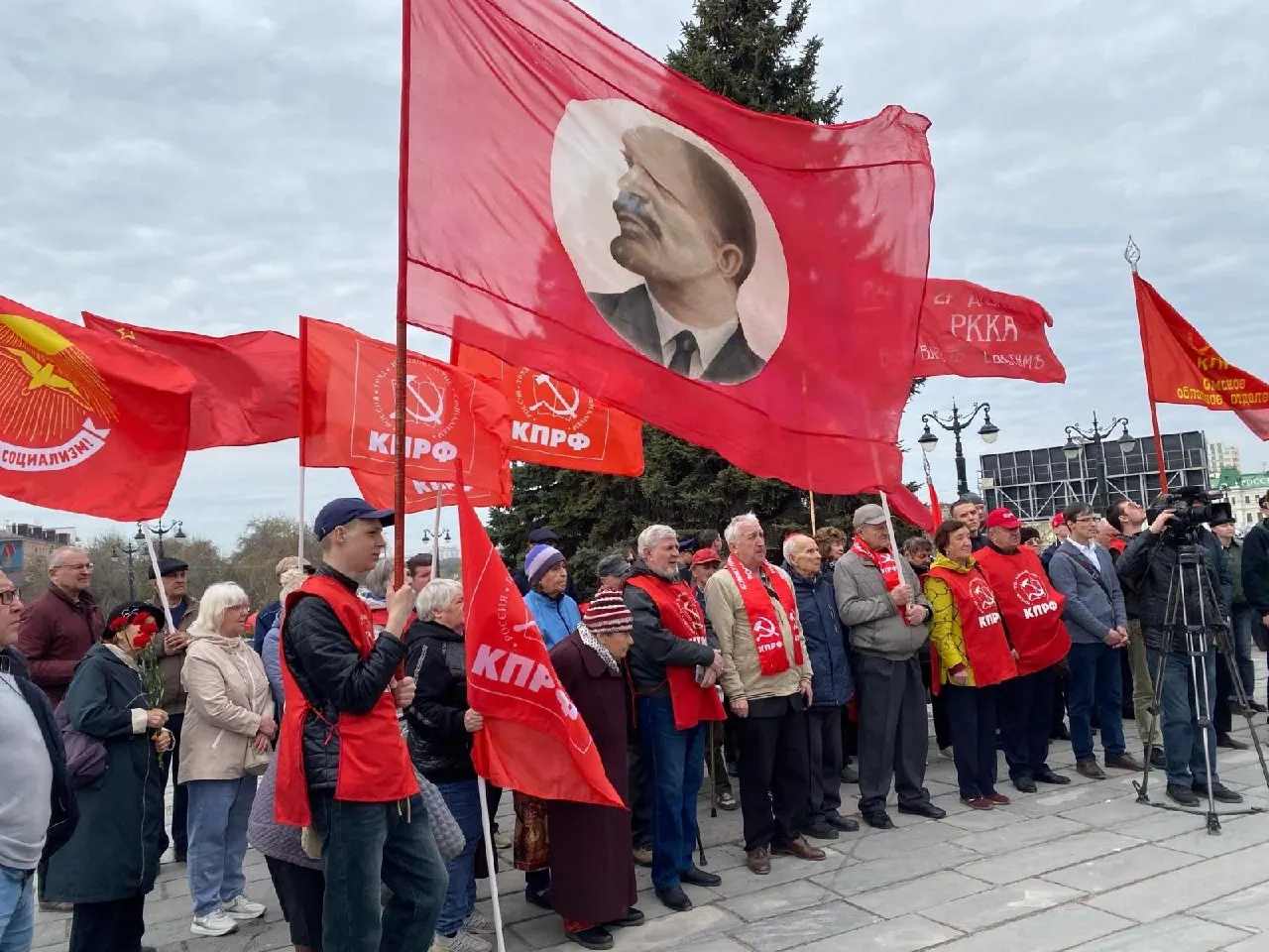 После решения Конституционного суда парламент подготовил правки, которые обязуют комиссии регистрировать списки при наличии судебных решений. Новые нормы начнут действовать только со следующей кампании и касаются региональных и муниципальных выборов.