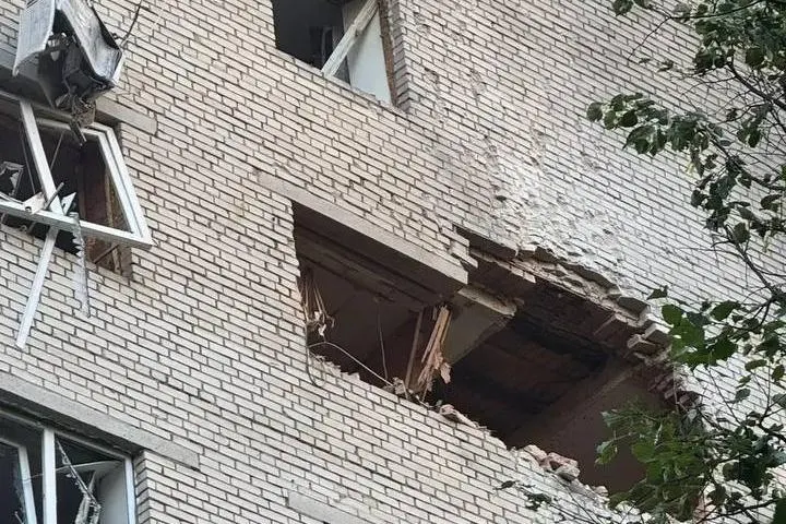 В результате падения беспилотника в посёлке Пионерский Истринского округа Московской области погибли три человека, ещё пятеро получили ранения; по месту падения загорелись пять частных домов.
