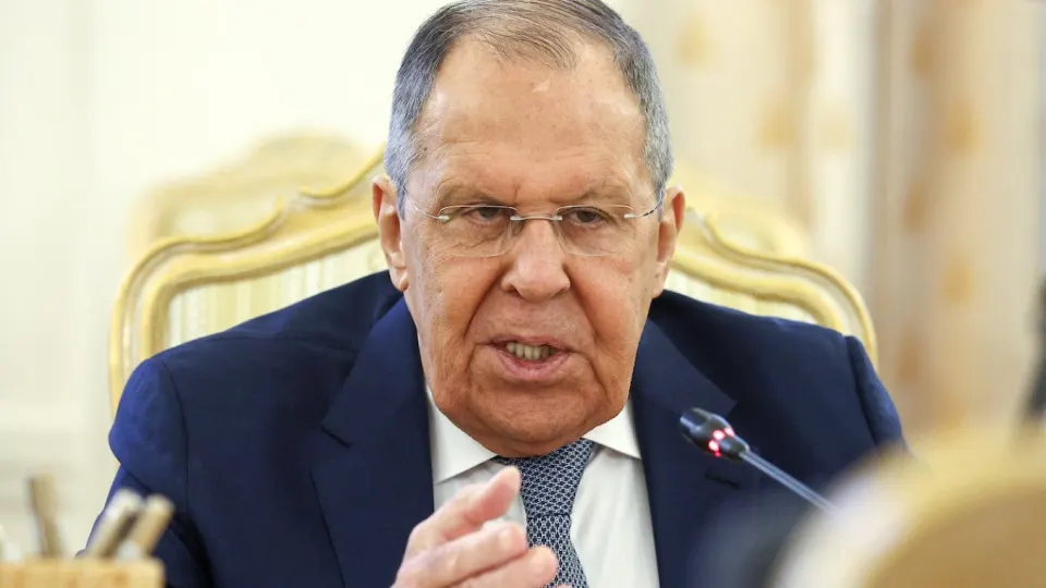 Глава МИД заявил, что Москва будет добиваться целей, объявленных президентом в июне 2024 года — среди них вывод украинских войск с ряда областей, признание территорий и отказ Украины от вступления в НАТО. Лавров также обвинил Запад в срыве договорённостей и переходе к ультиматумам.