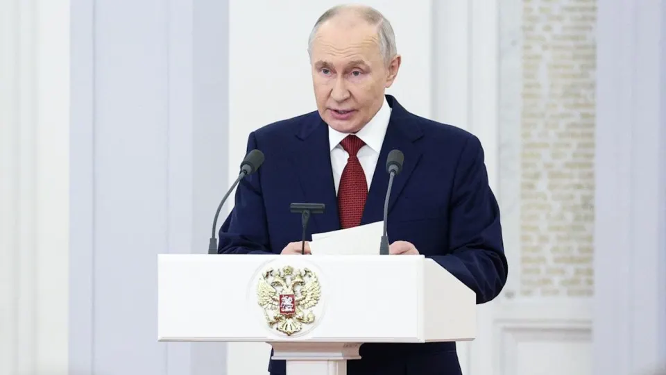 На встрече с депутатами президент заявил о приоритете обороны в планах бюджета на 2027–2029 годы; ожидается существенное превышение военных трат и связанные с этим урезания гражданских расходов и дополнительный долг.