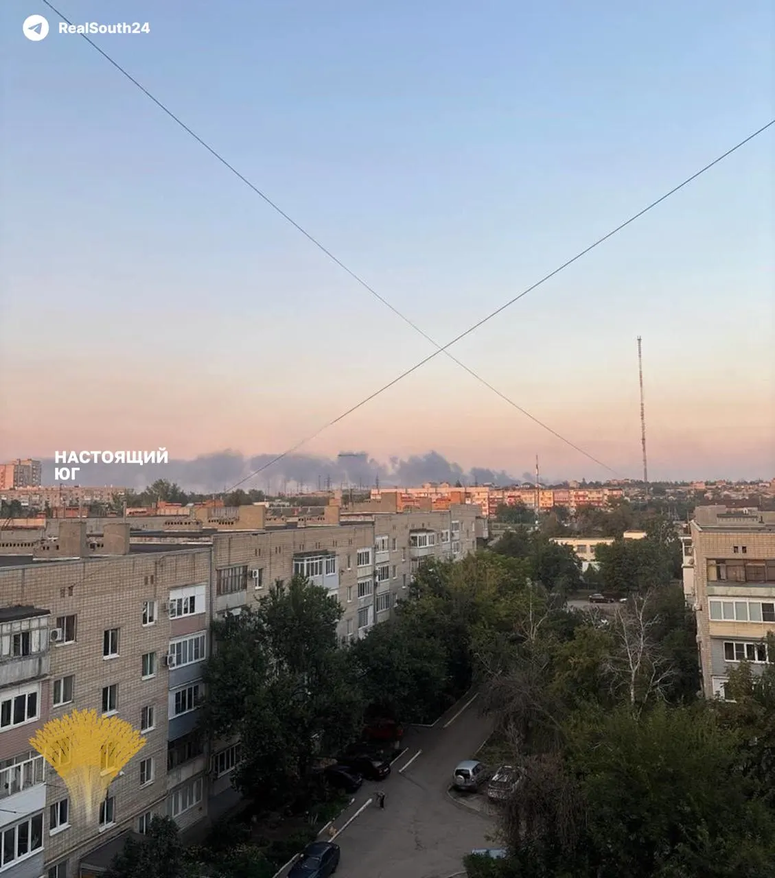 Ночью по предприятию «Комбинат Каменский» в Каменске-Шахтинском нанесли удар; после атаки возник пожар, местные жители фиксируют дым над городом.