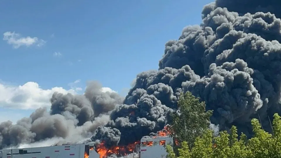 В ночь на 2 августа беспилотники атаковали ряд стратегических объектов в России: НПЗ в Саратове и Уфе, аэродром «Энгельс», распределительный центр Wildberries в Самарской области и нефтебазу в Калужской области. Зафиксированы пожары и погибшие.