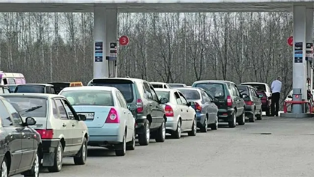 В разных регионах страны снова фиксируют дефицит бензина и дизеля: очереди на АЗС, ограничения по поставкам и рост цен.