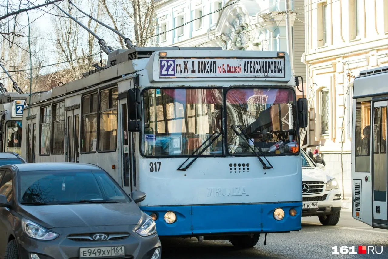 Контактные сети починили; жители Александровки возвращаются домой и в центр. Ждут запуска троллейбуса №9.
