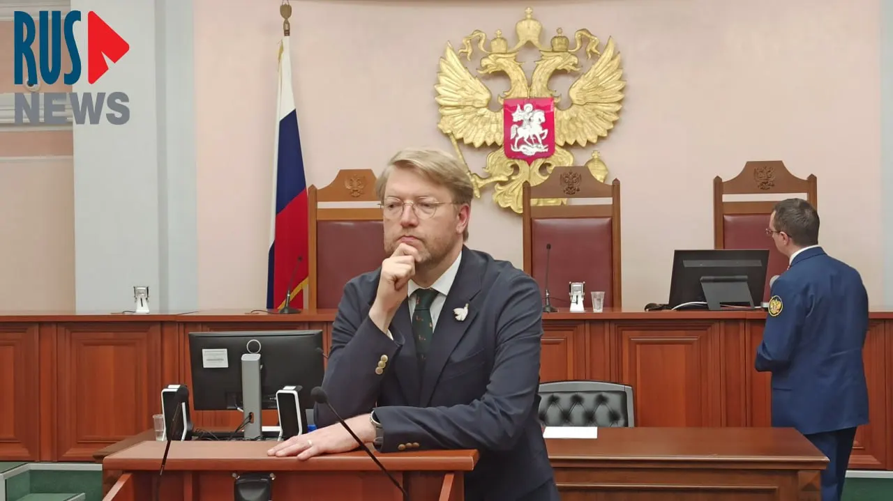Суд удовлетворил иск партии «Родина» и отменил регистрацию федерального списка «Яблока» на предстоящих выборах.