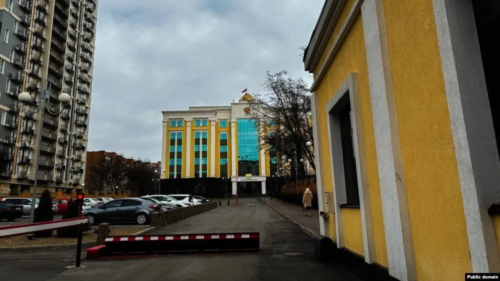Южный окружной военный суд вынес приговор двум украинским военнопленным за службу в батальоне «Азов», присудив им 21 и 19 лет лишения свободы в колонии строгого режима.