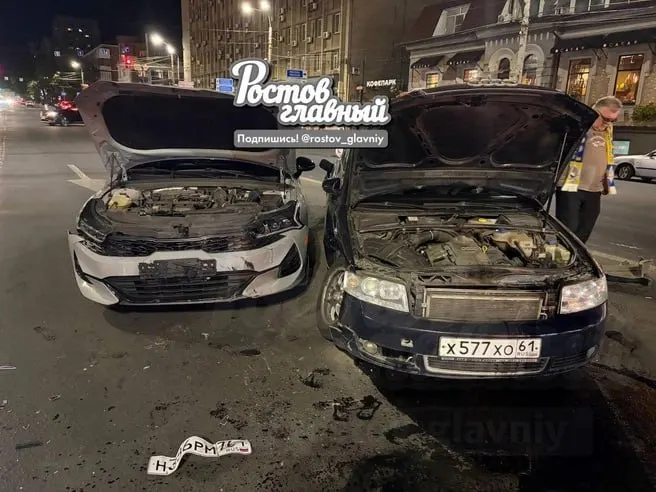 37-летний мужчина угнал автомобиль у матери, пытался скрыться от полиции более часа по центру города и врезался в несколько автомобилей. Пострадавших нет.