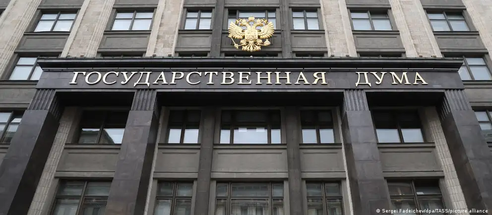 Суд отменил федеральный список, однако региональные кандидаты продолжают кампании на фоне давления, угроз и расследований.