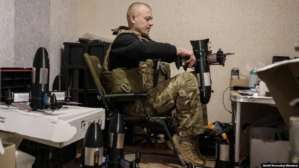 Ночью 6 сентября регионы подверглись массированной атаке дронов: разрушения зафиксированы в Ростовской области и Рязанской, есть пожары на объекте и пострадавшие.