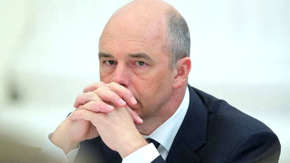 По итогам 2026 года дефицит бюджета оценивается примерно в 3% ВВП — около 6,9 трлн рублей; расходы растут на фоне расширения финансирования военных действий.