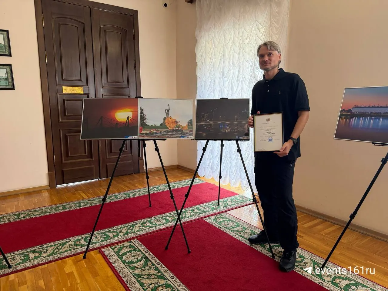 На фотовыставке в Ростове-на-Дону наградили фотографов, чьи работы раскрывают цифровую сторону города.