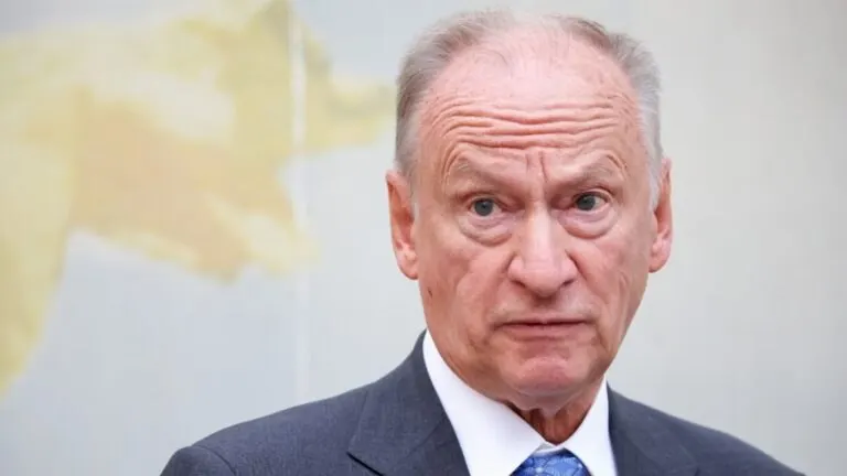 Патрушев отверг слова министра иностранных дел Польши о военном превосходстве и заявил, что Москва ответит полным арсеналом, если Польша вступит в конфликт.