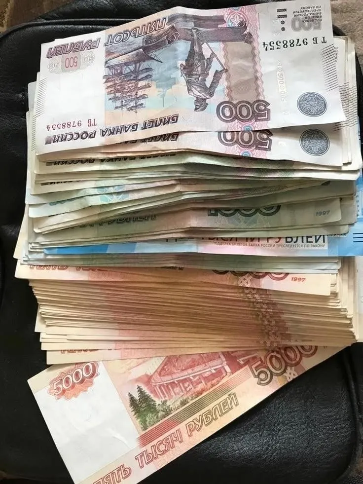 Депутат предложил сделать обязательной годовую премию, часто называемую 13-й зарплатой, для всех работающих россиян.