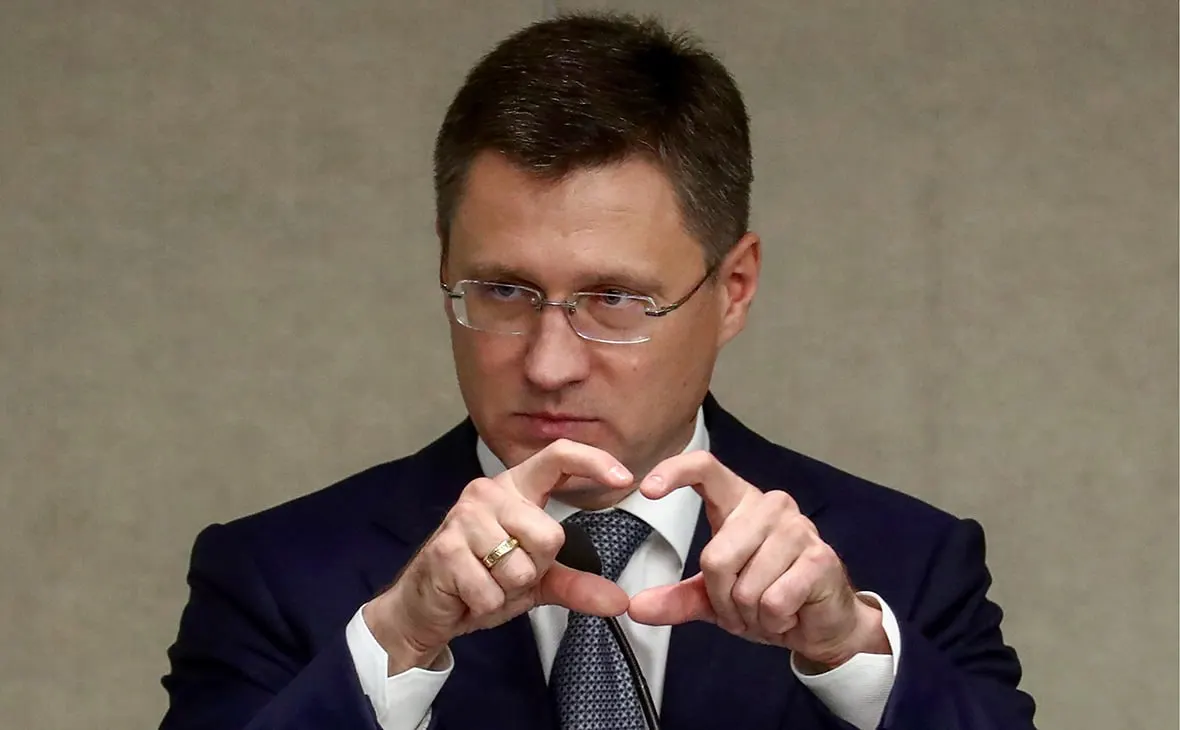 Вице-премьер сообщил о возобновлении атак на три нефтеперерабатывающих завода и газохимический комплекс; правительство рассматривает продление запрета на экспорт дизельного топлива до конца января.