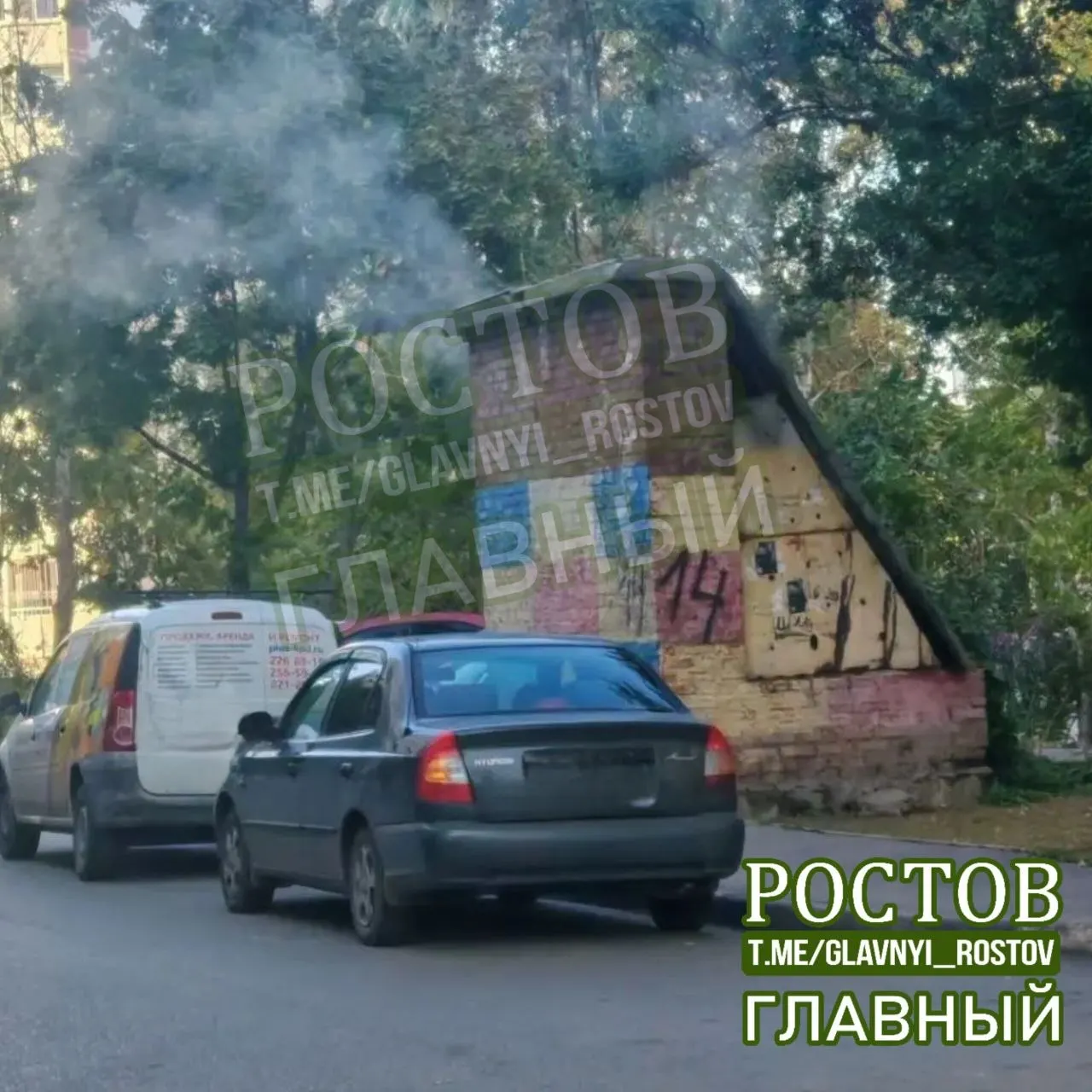 Жители микрорайона Темерник жалуются на порыв горячей воды в коллекторе тепловых сетей с августа; обращения в РТС остаются без ответа.
