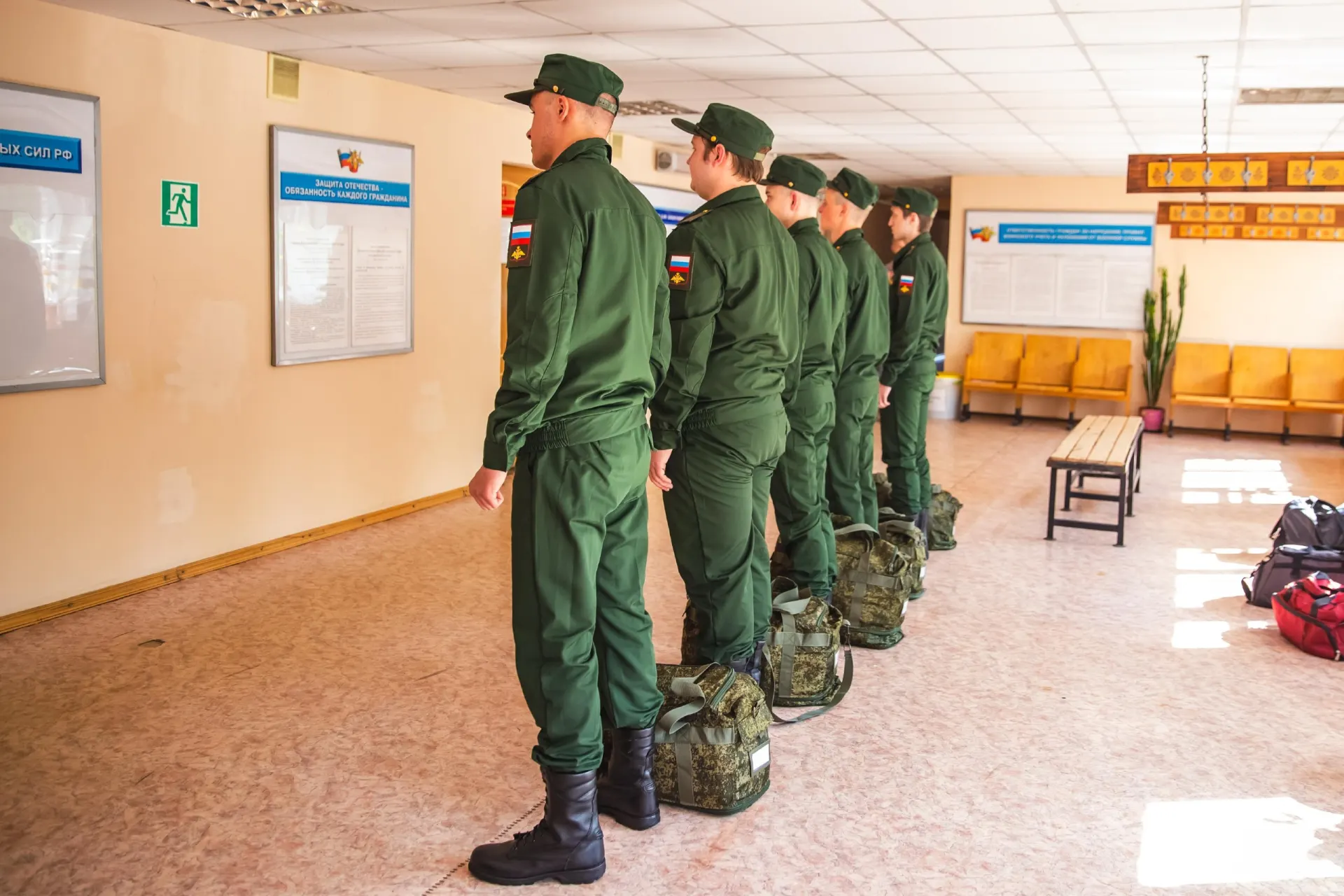 Разбираемся, кому предоставляют отсрочку и кто освобождается от службы по новой схеме.