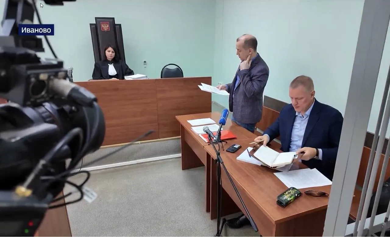 Глава Следственного комитета потребовал представить подробный доклад по уголовному делу главного редактора ивановского телеканала, связанного с обвинениями в клевете и дискредитации армии; расследование затрагивает публикации о родственниках бойцов и события вокруг СВО.