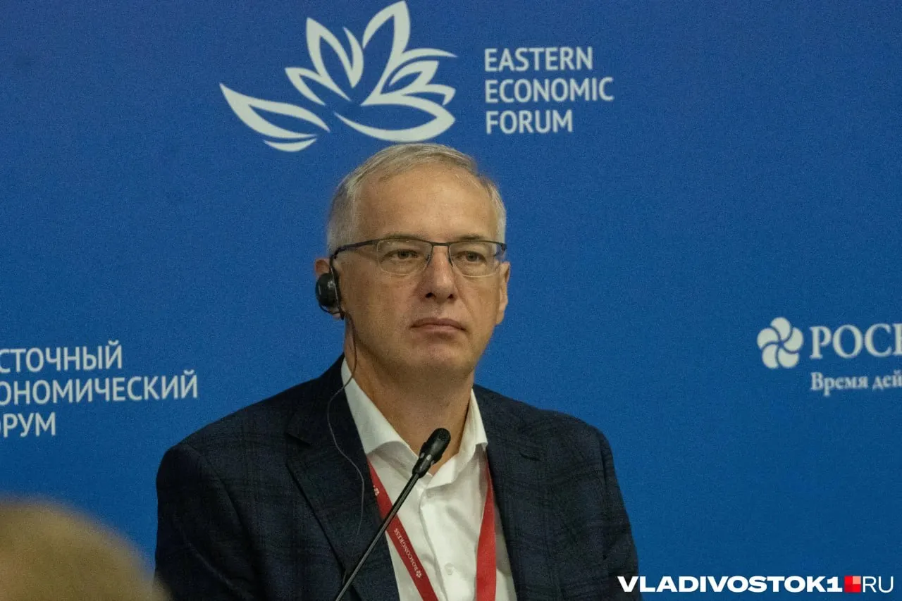 Глава DNS Дмитрий Алексеев прокомментировал кадровые решения на Дальнем Востоке, отметив опыт Олега Кожемяко и готовность Константина Шестакова работать и договариваться.
